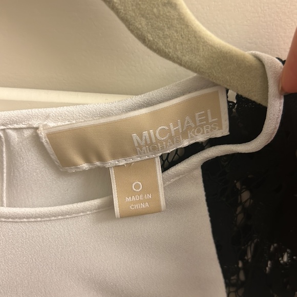 Michael Kors size 0 white fit and flare sleeveless top with black lace shoulders - Picture 4 of 7